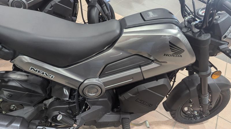 2024 Honda NAVI BASE ARTIC SILVER METALLICImage 10