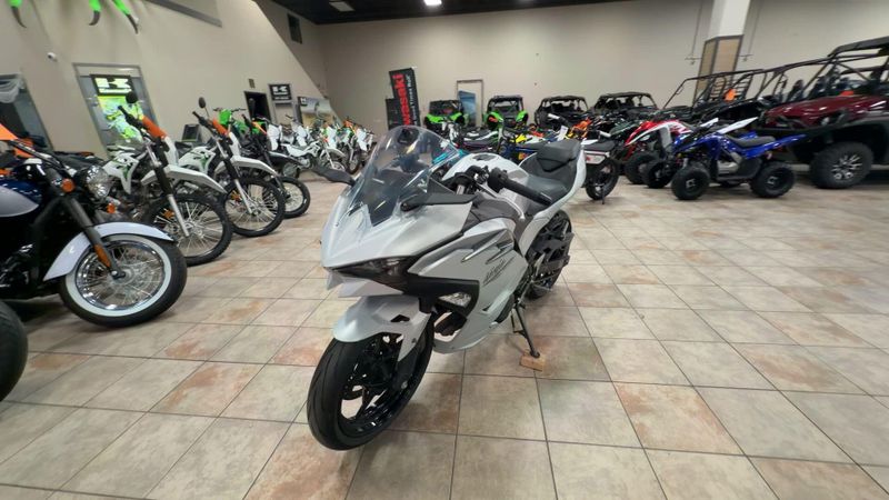 Used 2025 Kawasaki NINJA 500 Image 5