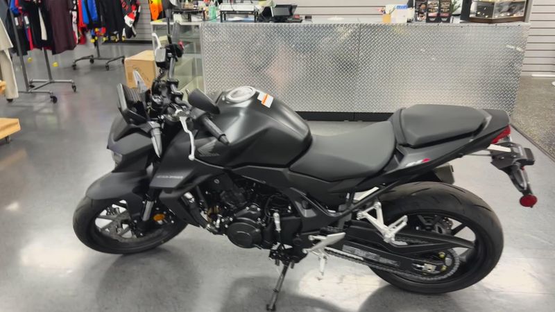 New 2025 Honda CB750 HORNET Image 2