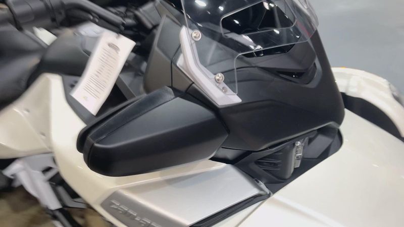 New 2026 Can-Am SPYDER F3 LIMITED (SE6) Image 5