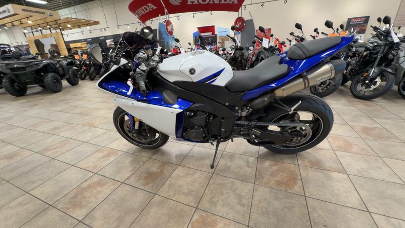 Used 2014 Yamaha YZF-R1 CA Image 6