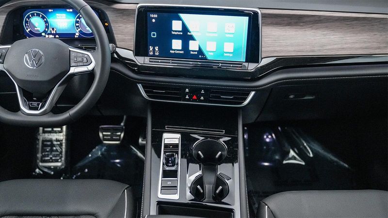 New 2025 Volkswagen Atlas 2.0T SEL Premium R-LineImage 14