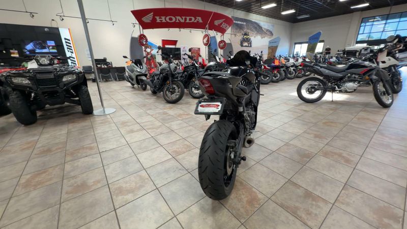 Used 2025 Yamaha YZF-R7 CA Image 8