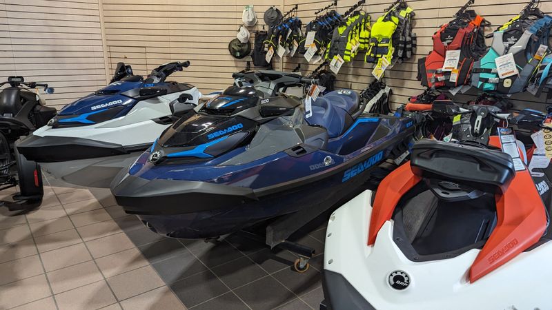 2024 SEADOO GTX 300 WITH SOUND SYSTEM IDF BLUE ABYSS AND GULFSTREAM BLUE Image 2