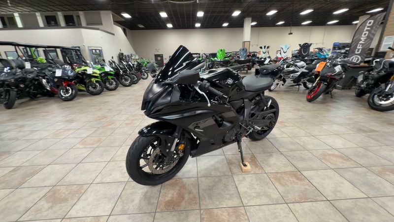 Used 2025 Yamaha YZF-R7 CA Image 5