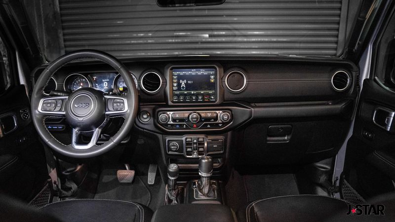 2023 Jeep Wrangler Sahara 4xe photo 27