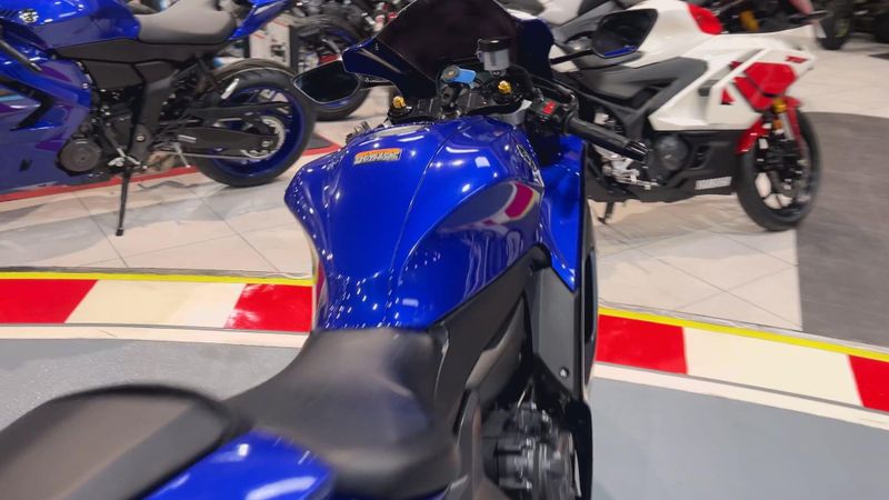 Used 2023 Yamaha YZF-R7 Image 4