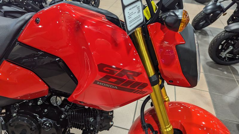 2025 Honda GROM BASE CHERRY REDImage 9