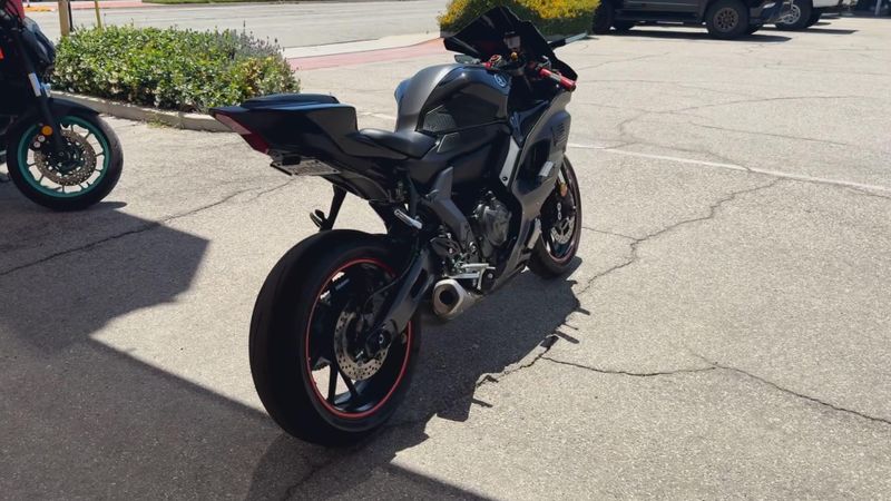 Used 2024 Yamaha YZF-R7 Image 8