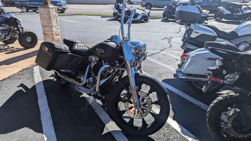 2019 HARLEY ROAD KING BASEImage 2