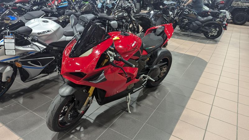 2019 DUCATI PANIGALE V4 S in a RED exterior color. Family PowerSports (877) 886-1997 familypowersports.com 