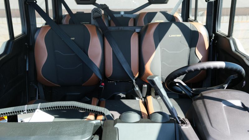 2025 Can-Am DEFENDER MAX LIMITED CAB HD10 DESERT TAN AND STEALTH BLACK Image 27