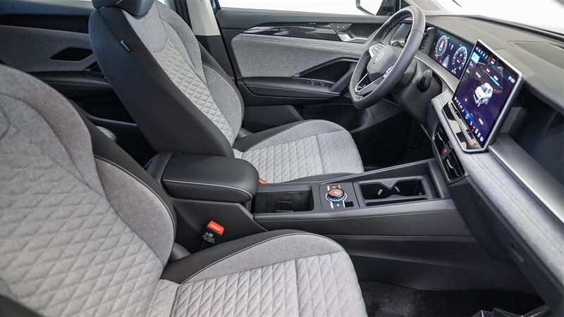 New 2025 Volkswagen Tiguan 2.0T SImage 17