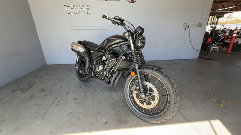 2025 Honda SCL500 Image 2