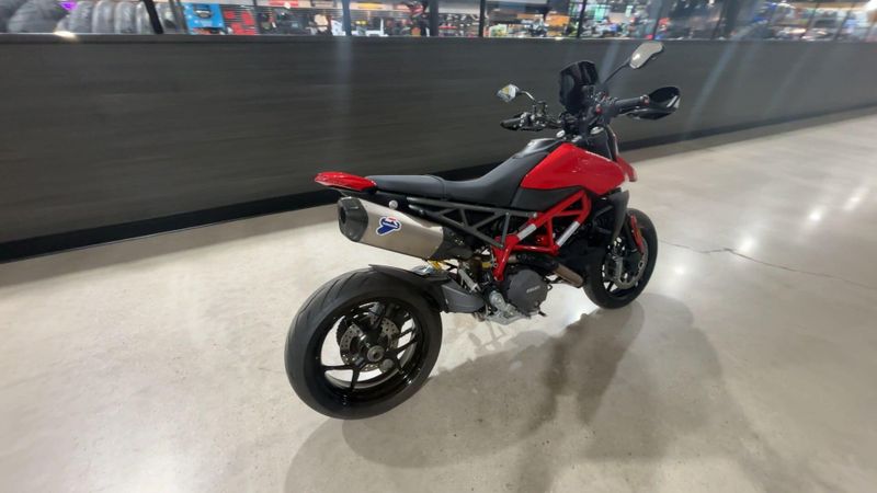 Used 2024 Ducati HYPERMOTARD 950 Image 4