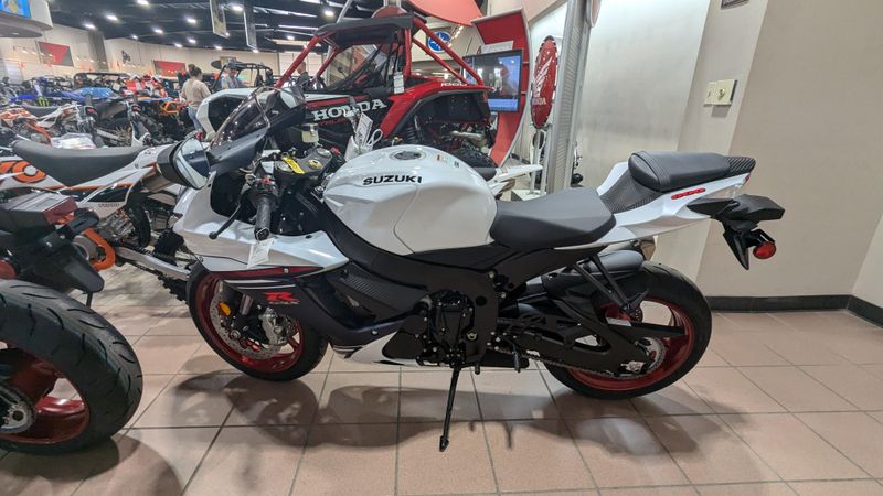 2025 Suzuki GSXR 600Image 6