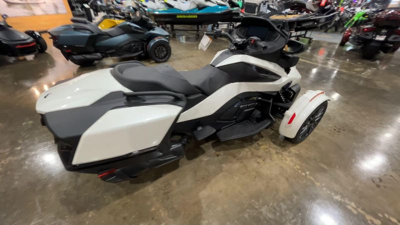 New 2026 Can-Am SPYDER RT (SE6) Image 4