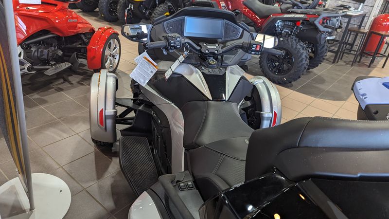 2024 Can-Am SPYDER RT LIMITED HYPER SILVERImage 8