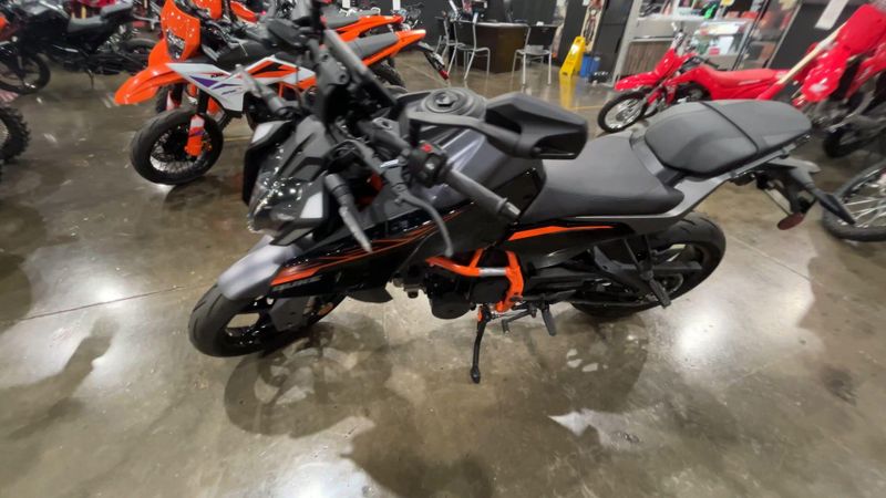 New 2026 KTM 390 DUKE Image 4
