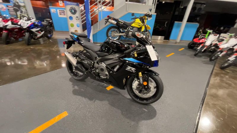 New 2027 Suzuki GSX-R750 Image 2