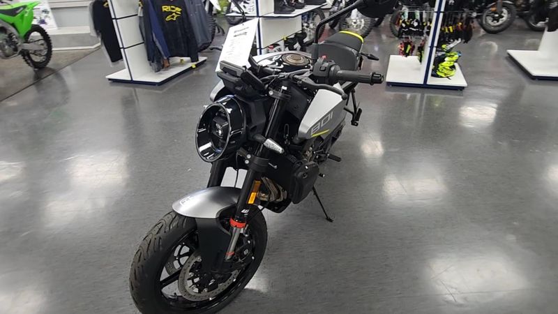 New 2025 Husqvarna VITPILEN 801 Image 8