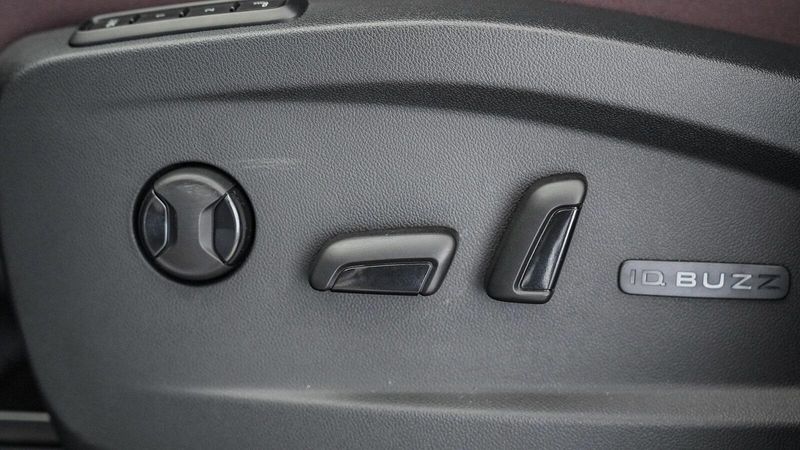 New 2025 Volkswagen ID. Buzz Image 23