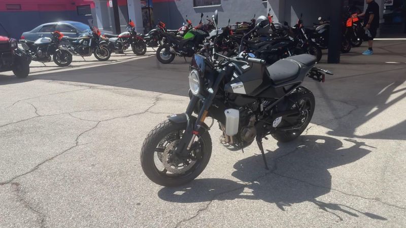 New 2025 Husqvarna SVARTPILEN 801 Image 4