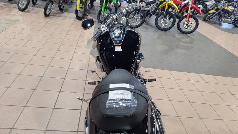 2025 Suzuki BOULEVARD M109RImage 12