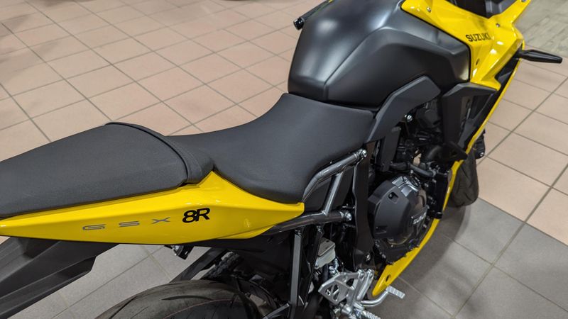 2024 SUZUKI GSXS 8R in a PEARL IGNITE YELLOW exterior color. Family PowerSports (877) 886-1997 familypowersports.com 