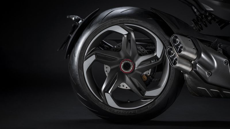 2024 Ducati DIAVEL V4 BENTLEYImage 12