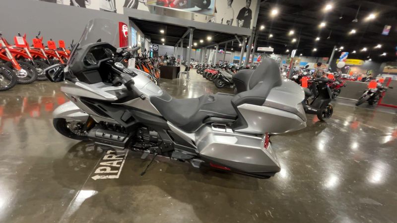 2025 Honda GOLDWING TOUR DCT Image 5