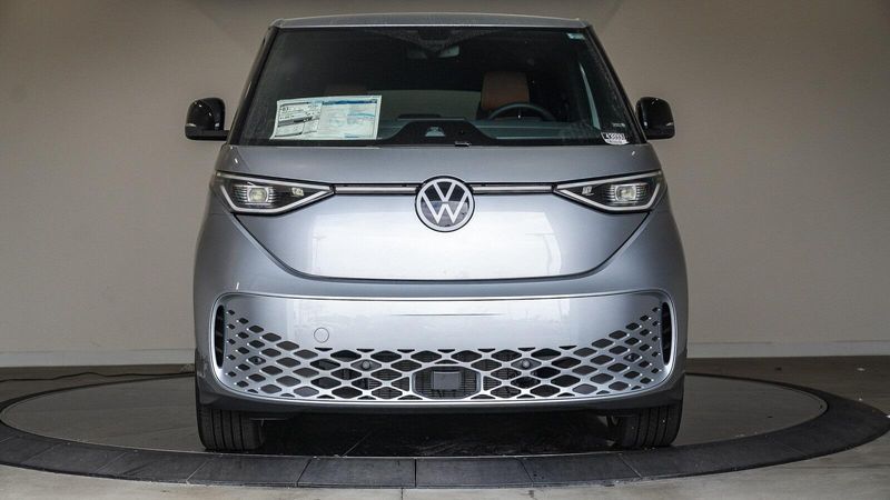 New 2025 Volkswagen ID. Buzz Image 6