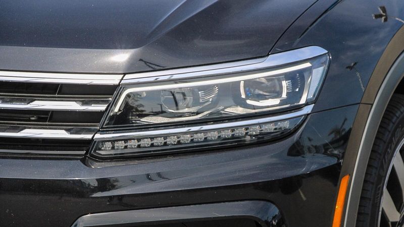 2019 Volkswagen Tiguan 2.0T SEL Premium R-LineImage 9