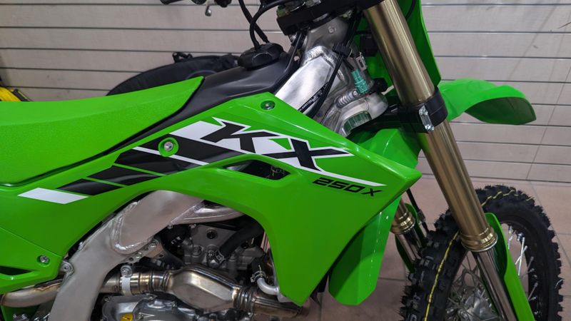 2025 Kawasaki KX250X LIME GREENImage 2