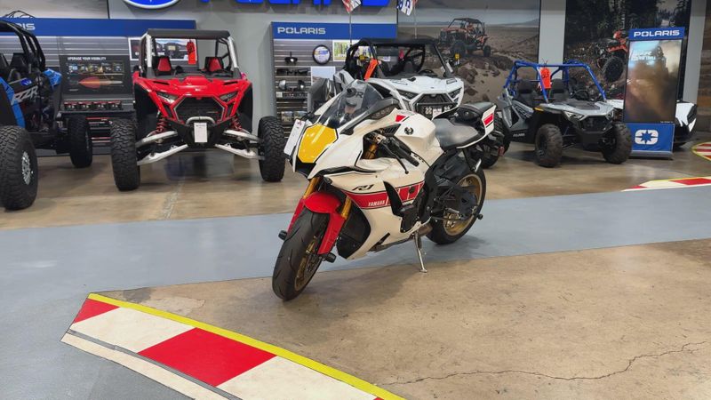 Used 2022 Yamaha YZF-R1 CA Image 8