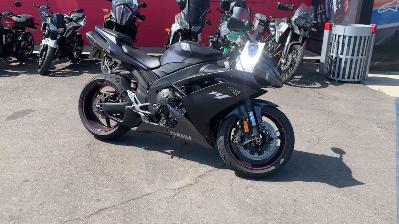 Used 2007 Yamaha YZF-R1 CA Image 2