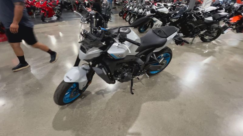 Used 2025 Yamaha MT-09 Image 4