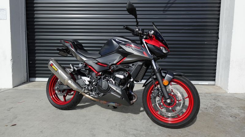 Used 2025 Kawasaki Z500 SE ABS 