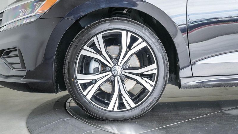 2022 Volkswagen Passat 2.0T SEImage 11