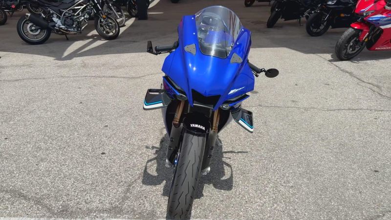 Used 2025 Yamaha YZF-R1 Image 3
