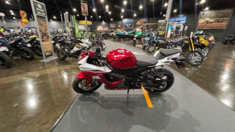 New 2027 Suzuki GSX-R750 Image 5