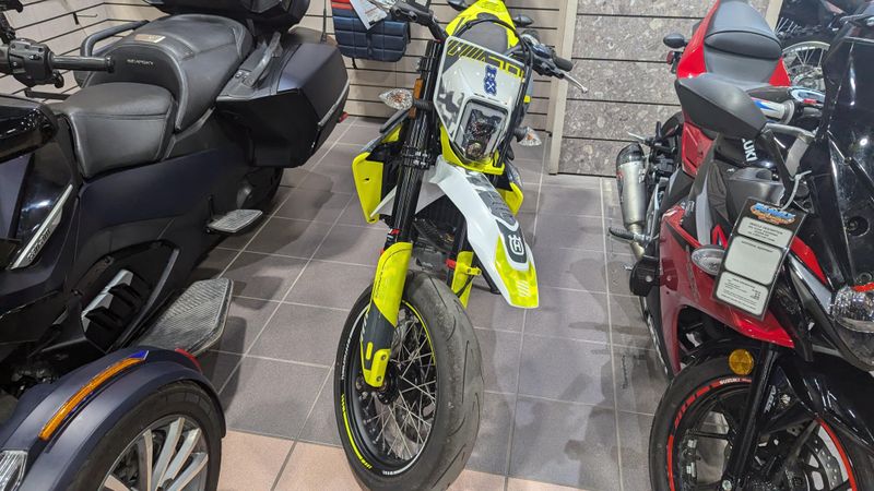 2023 HUSQVARNA SUPERMOTO 701Image 7