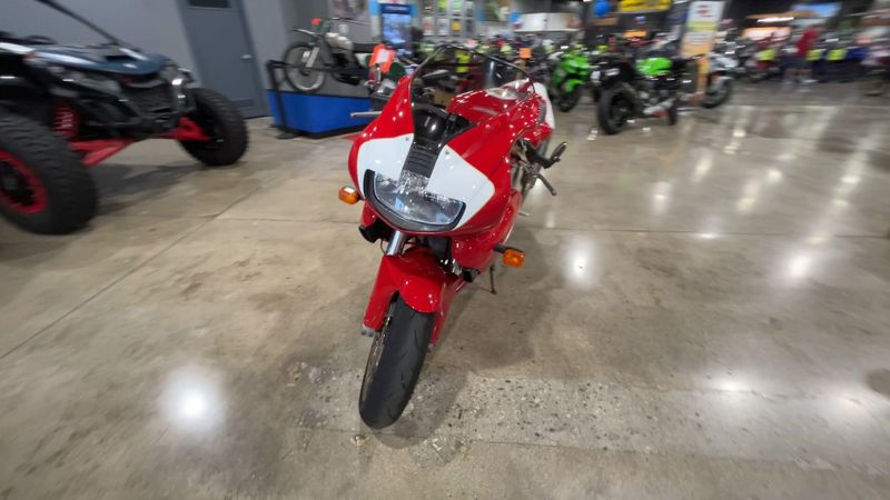 Used 2001 Ducati SUPERSPORT 900 Image 3