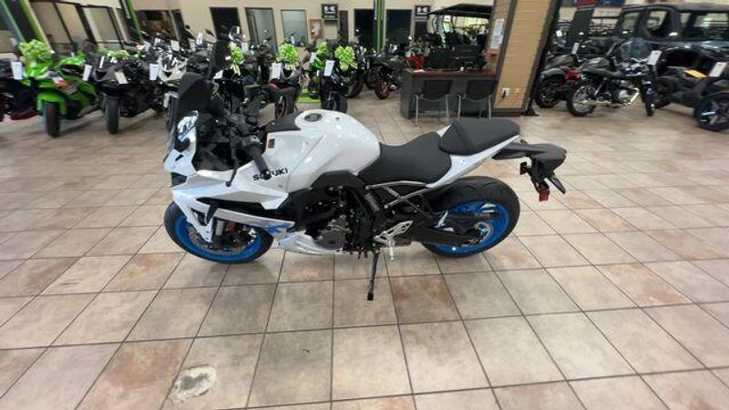 New 2027 Suzuki GSX-8R Image 9