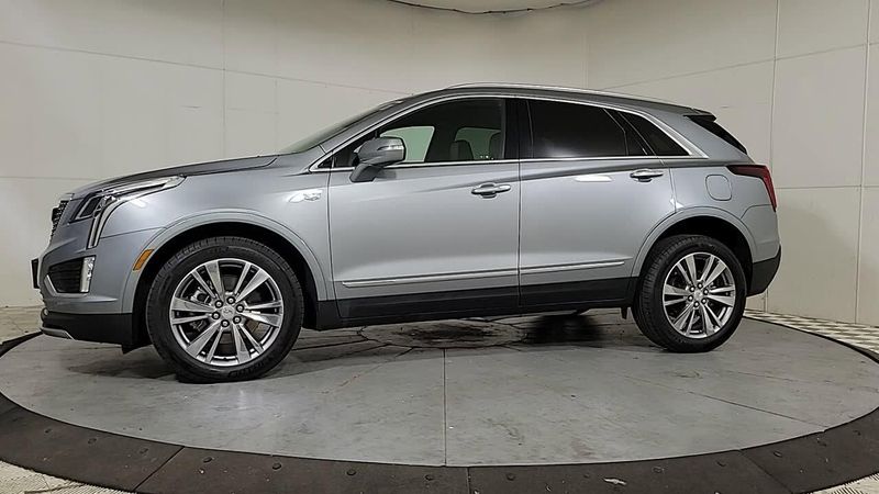 2025 Cadillac XT5 Premium Luxury photo 2