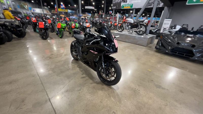 Used 2023 Yamaha YZF-R7 Image 2