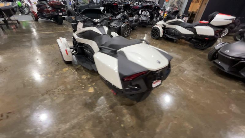 New 2026 Can-Am SPYDER RT (SE6) Image 2