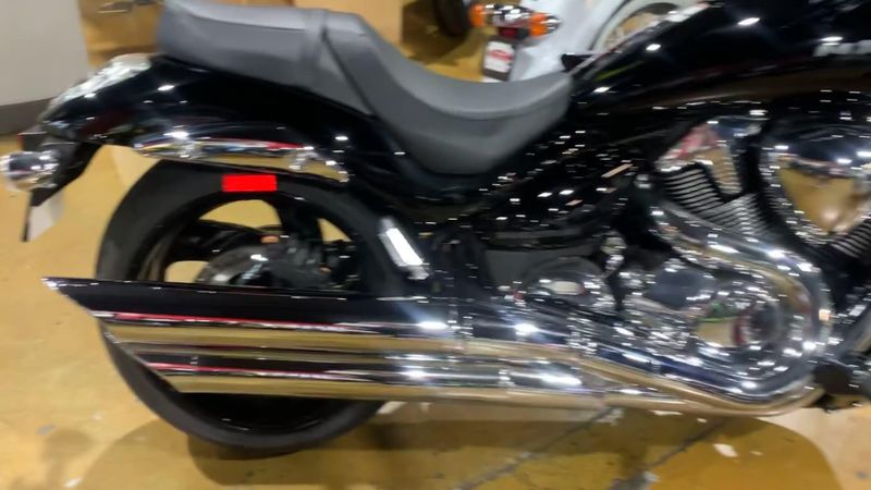 New 2025 Suzuki BOULEVARD M109R Image 9