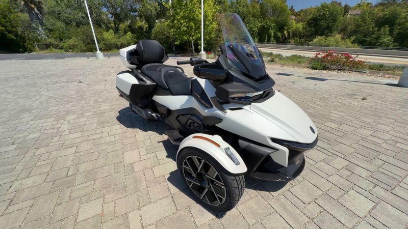 New 2026 Can-Am SPYDER RT SEA-TO-SKY (SE6) Image 3