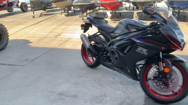 New 2026 Suzuki GSX-R600 Image 2